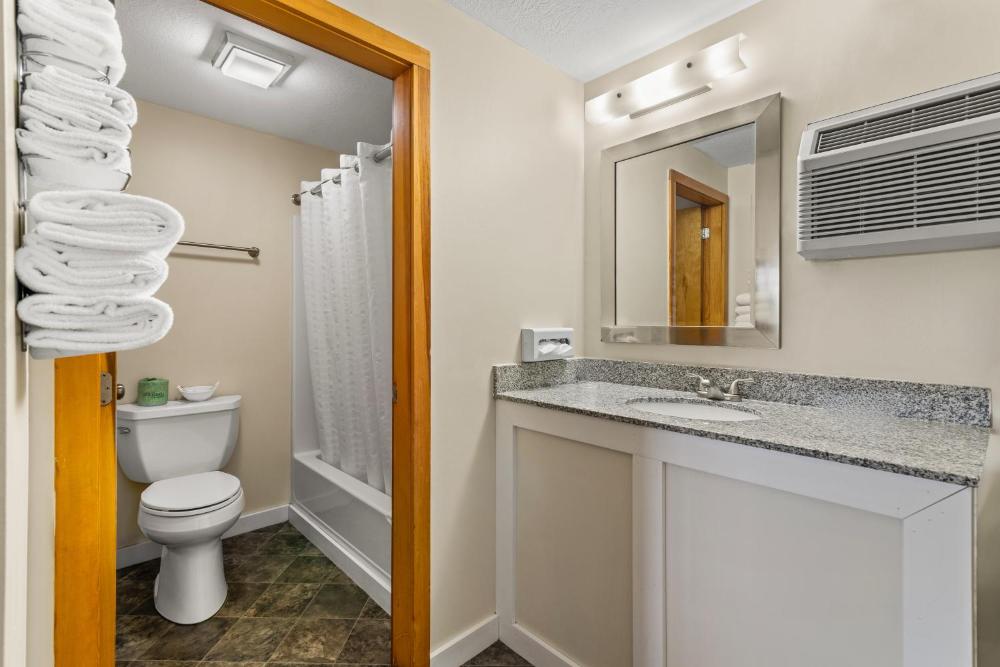 2 Double Beds Non-Smoking interior